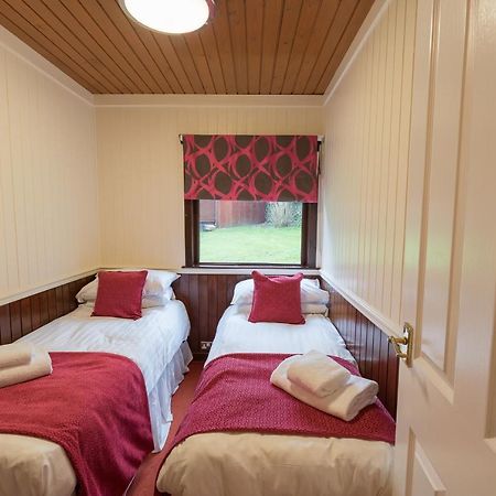 Conifer Lodge 25 With Hot Tub Newton Stewart Minnigaff Exterior photo