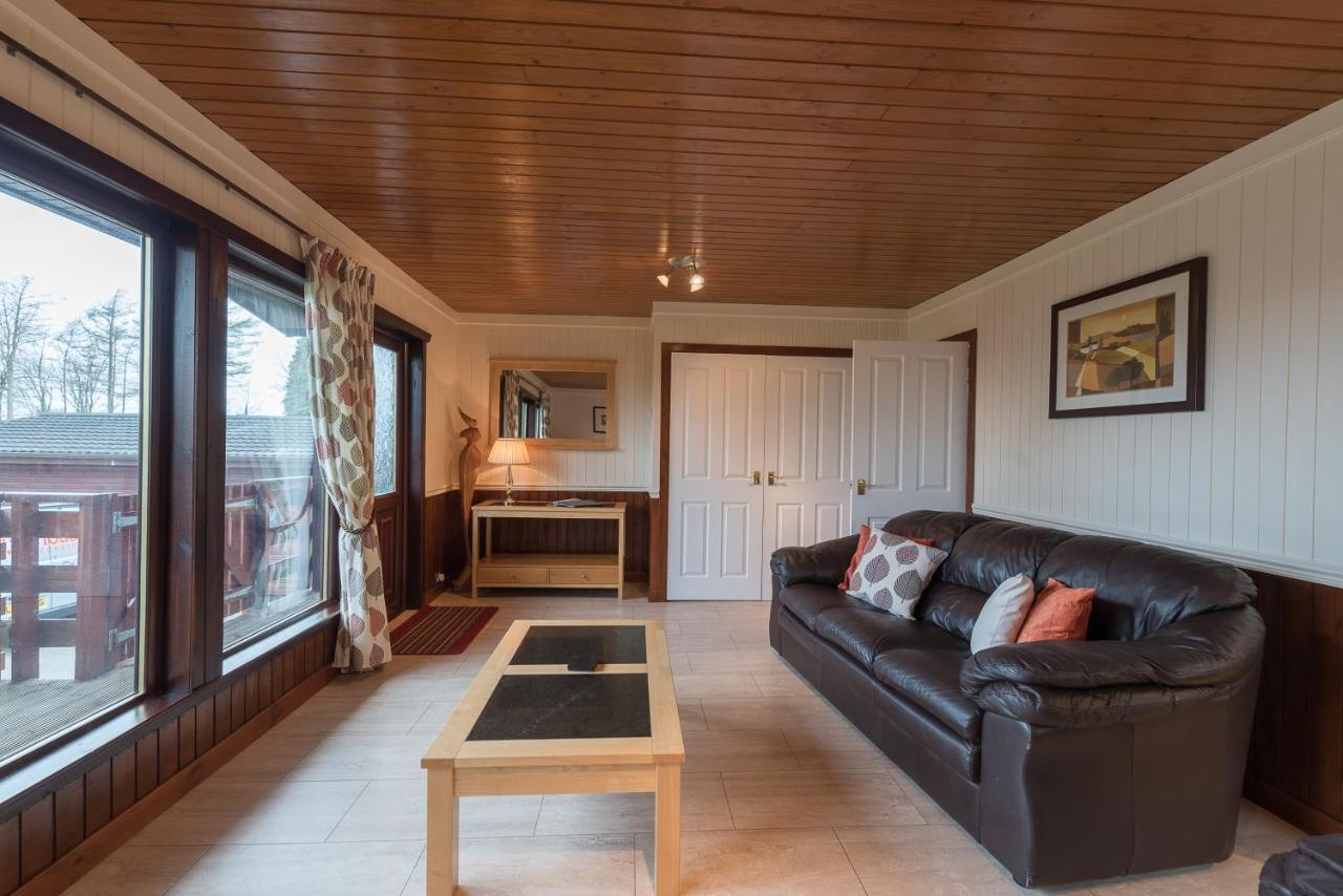 Conifer Lodge 25 With Hot Tub Newton Stewart Minnigaff Exterior photo