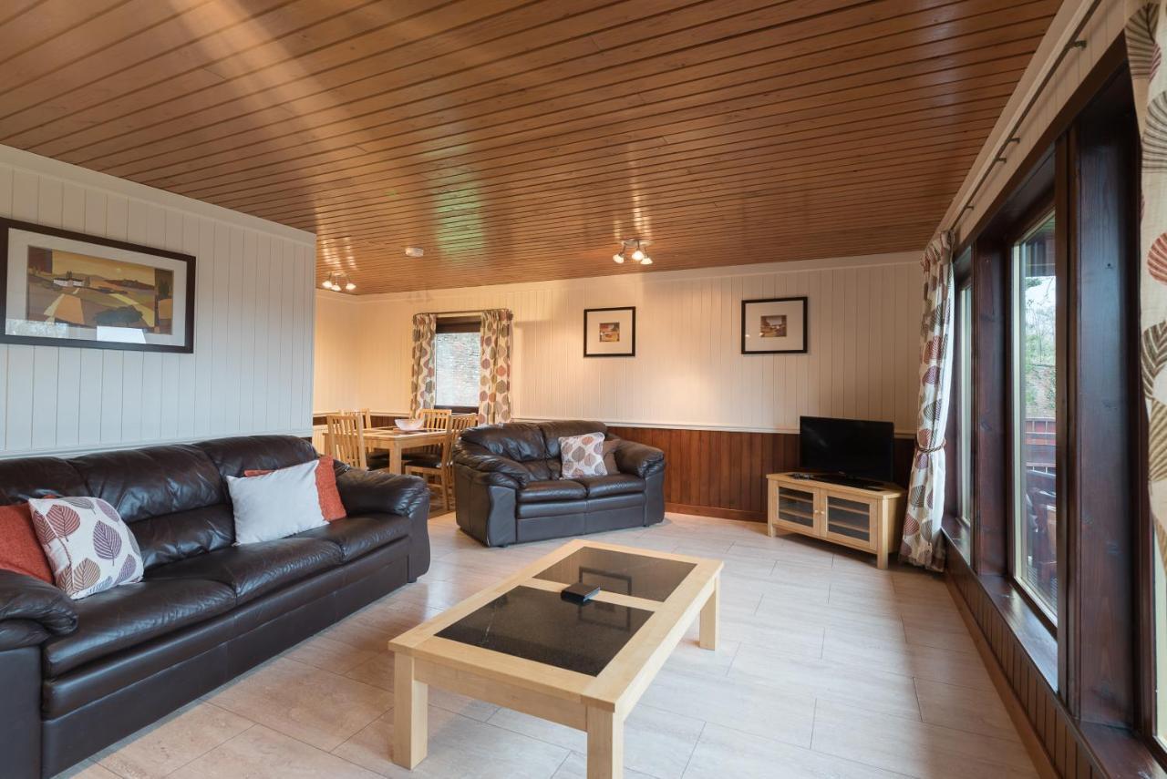 Conifer Lodge 25 With Hot Tub Newton Stewart Minnigaff Exterior photo