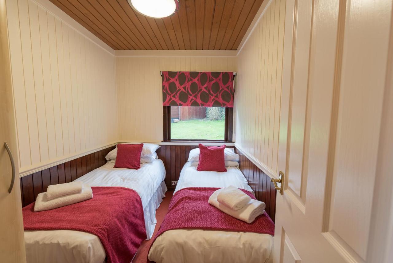 Conifer Lodge 25 With Hot Tub Newton Stewart Minnigaff Exterior photo