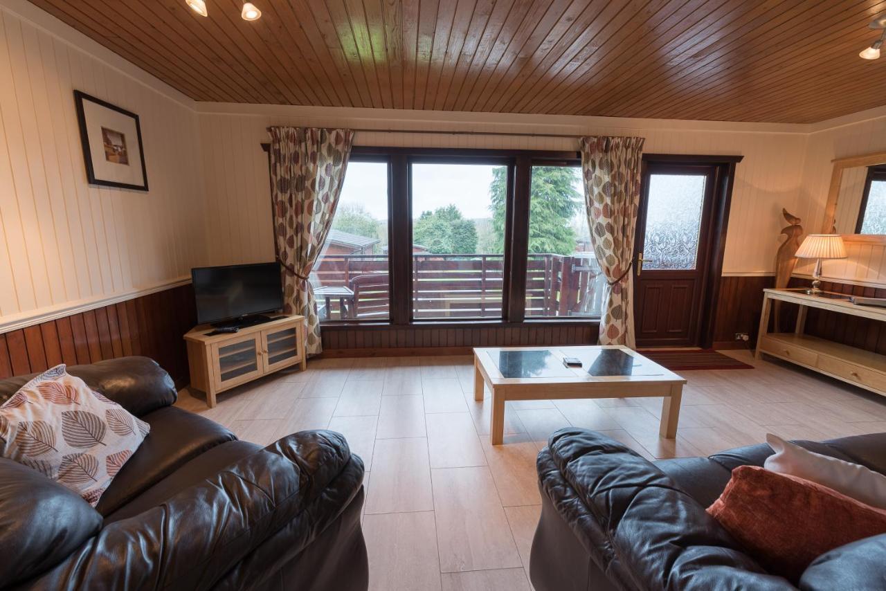 Conifer Lodge 25 With Hot Tub Newton Stewart Minnigaff Exterior photo